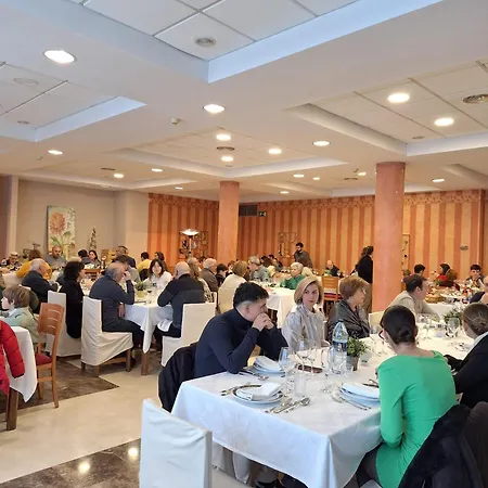 Escuela San Cristobal Hotel La Cistérniga