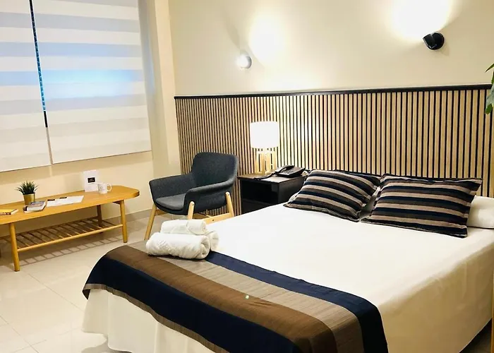 Escuela San Cristobal Hotel 2*