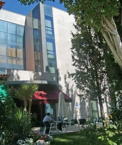 Escuela San Cristobal 2* La Cistérniga